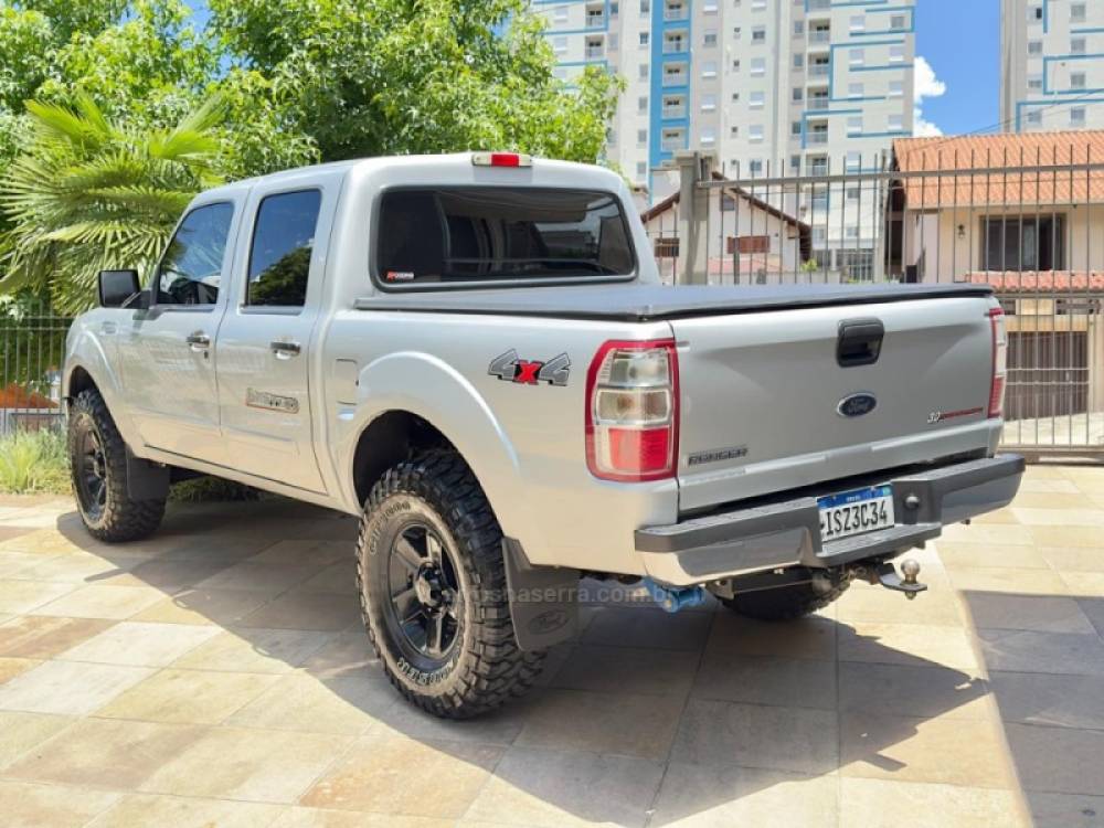 FORD - RANGER - 2012/2012 - Prata - R$ 90.000,00