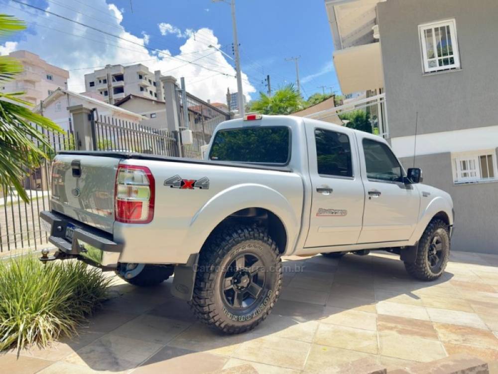 FORD - RANGER - 2012/2012 - Prata - R$ 90.000,00