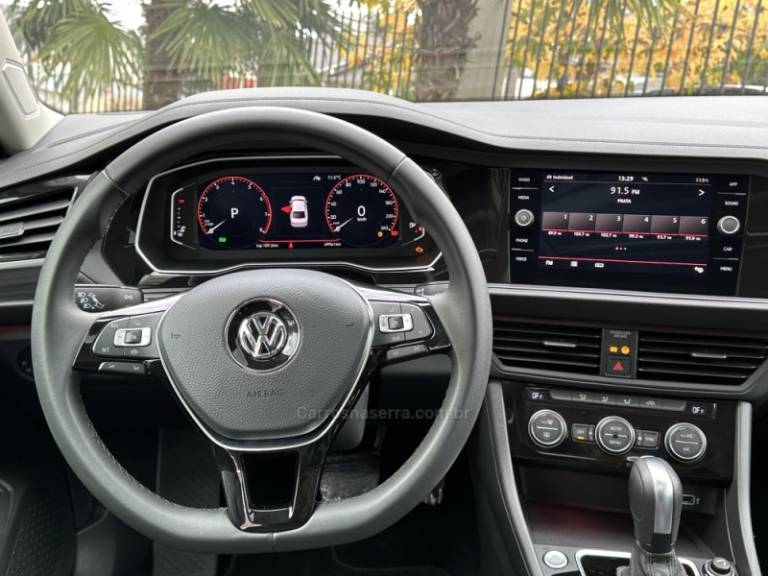 VOLKSWAGEN - JETTA - 2020/2020 - Prata - R$ 123.000,00