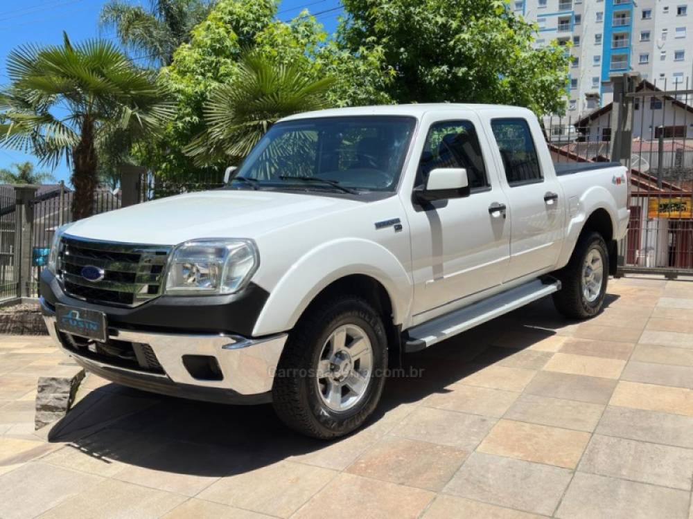 FORD - RANGER - 2011/2011 - Branca - R$ 93.000,00