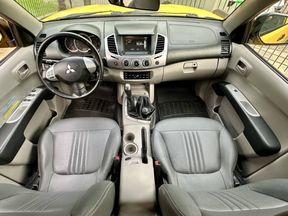 MITSUBISHI - L200 SAVANA - 2013/2013 - Amarela - R$ 125.000,00