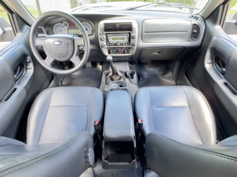 FORD - RANGER - 2012/2012 - Prata - R$ 90.000,00