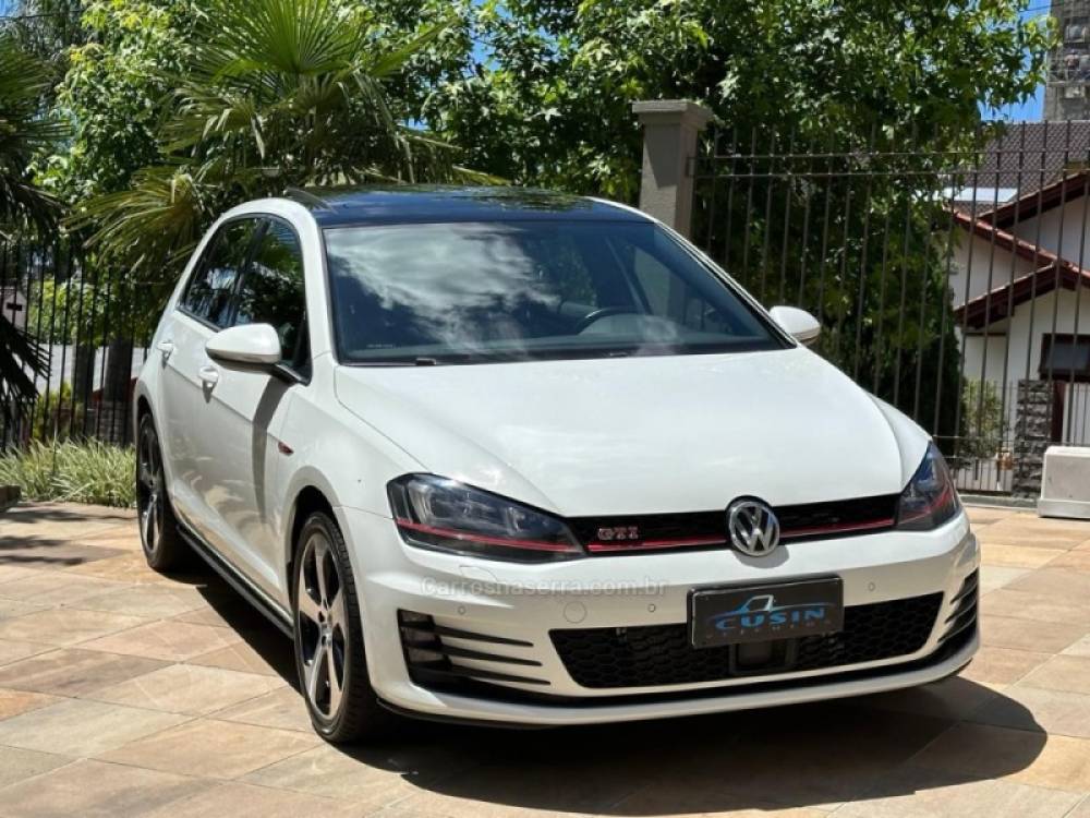 VOLKSWAGEN - GOLF - 2017/2017 - Branca - R$ 158.000,00