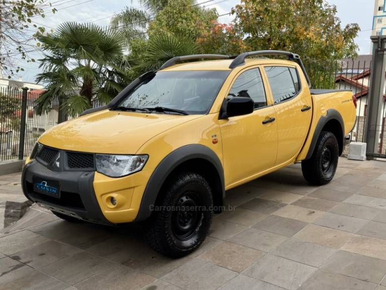 MITSUBISHI - L200 SAVANA - 2013/2013 - Amarela - R$ 125.000,00