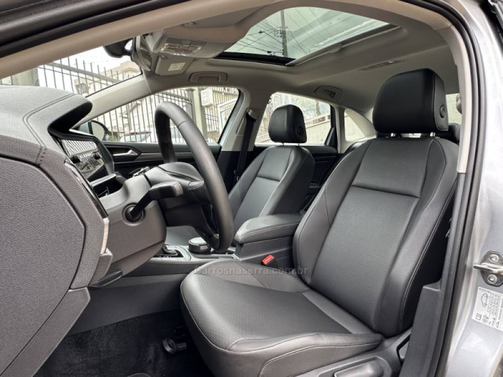 VOLKSWAGEN - JETTA - 2020/2020 - Prata - R$ 123.000,00