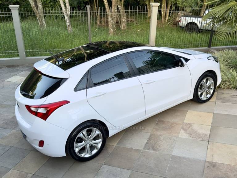 HYUNDAI - I30 - 2015/2015 - Branca - R$ 74.500,00