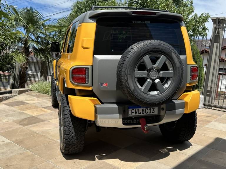 TROLLER - T4 - 2018/2018 - Amarela - R$ 175.000,00