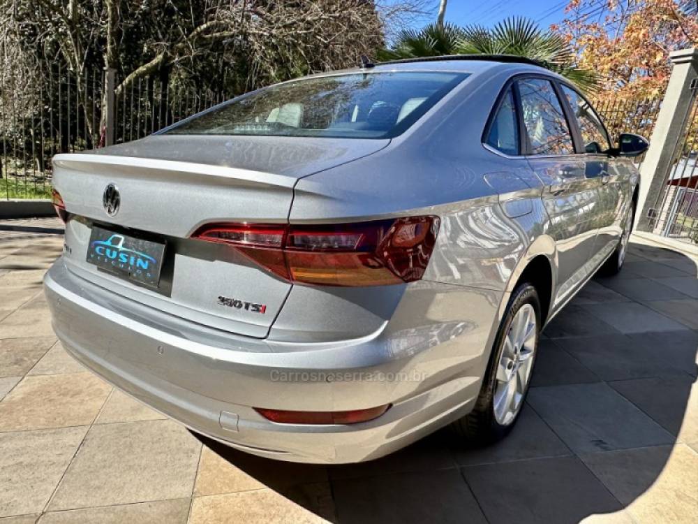 VOLKSWAGEN - JETTA - 2020/2020 - Prata - R$ 123.000,00