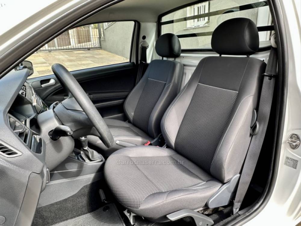 VOLKSWAGEN - SAVEIRO - 2021/2021 - Branca - R$ 71.500,00