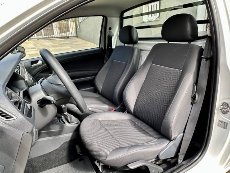 VOLKSWAGEN - SAVEIRO - 2021/2021 - Branca - R$ 71.500,00
