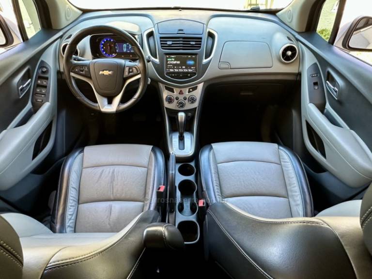 CHEVROLET - TRACKER - 2014/2014 - Prata - R$ 71.000,00