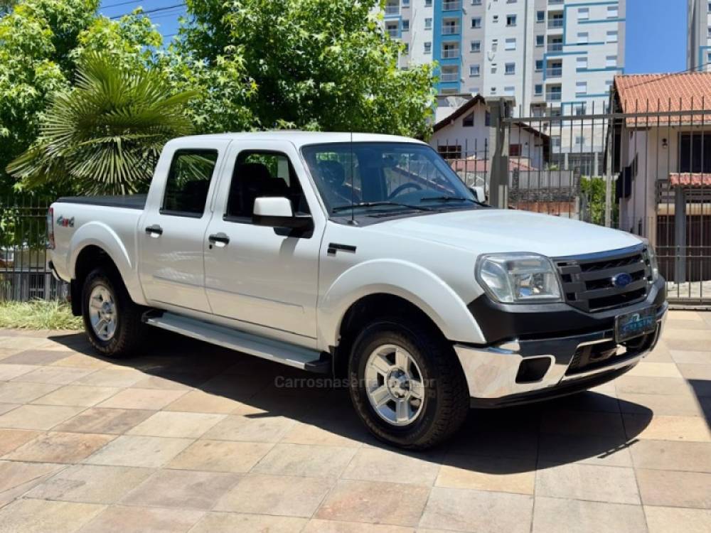 FORD - RANGER - 2011/2011 - Branca - R$ 93.000,00