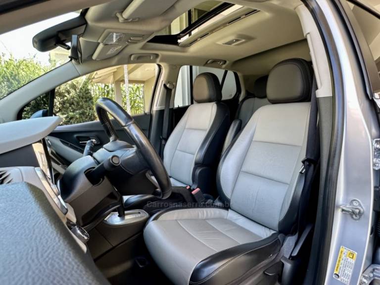 CHEVROLET - TRACKER - 2014/2014 - Prata - R$ 71.000,00