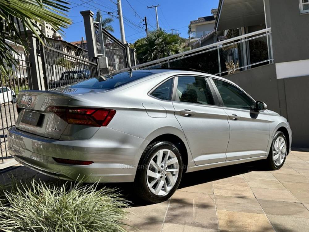 VOLKSWAGEN - JETTA - 2020/2020 - Prata - R$ 123.000,00