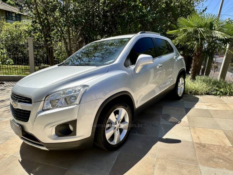 CHEVROLET - TRACKER - 2014/2014 - Prata - R$ 71.000,00