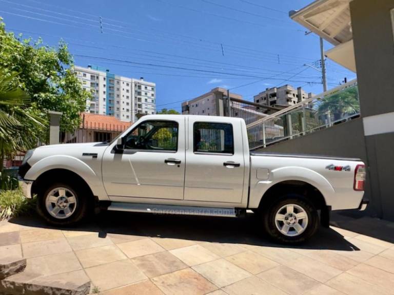FORD - RANGER - 2011/2011 - Branca - R$ 93.000,00
