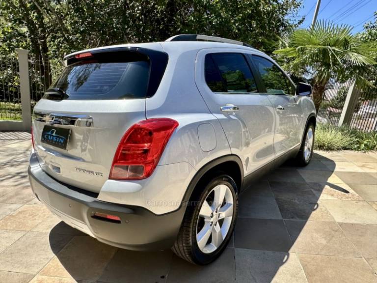 CHEVROLET - TRACKER - 2014/2014 - Prata - R$ 71.000,00