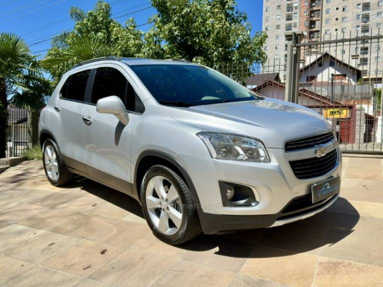 CHEVROLET - TRACKER - 2014/2014 - Prata - R$ 71.000,00