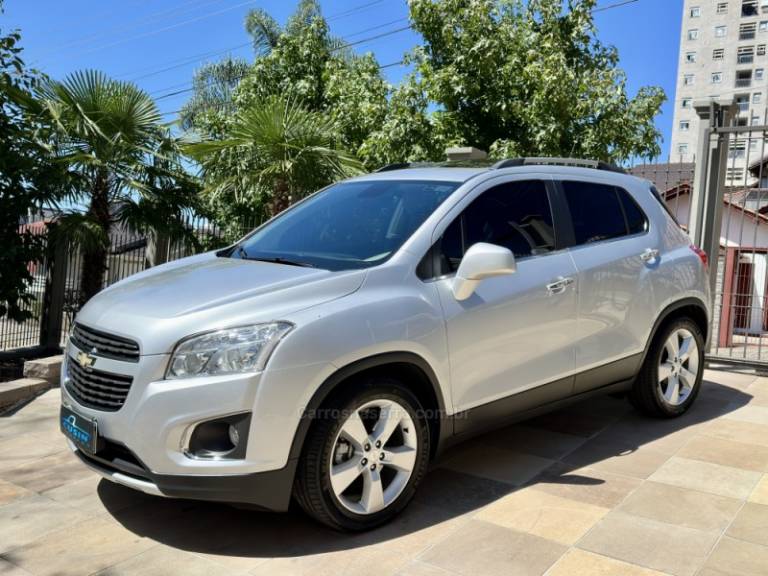 CHEVROLET - TRACKER - 2014/2014 - Prata - R$ 71.000,00