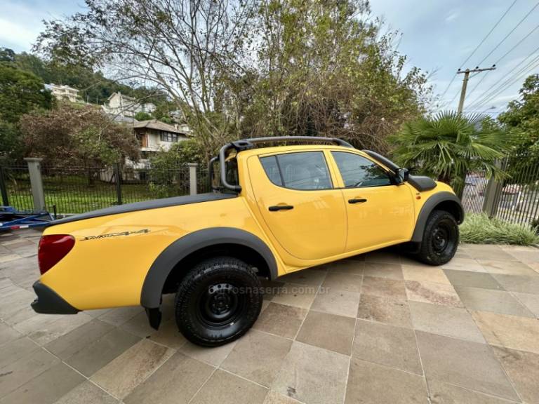 MITSUBISHI - L200 SAVANA - 2013/2013 - Amarela - R$ 125.000,00